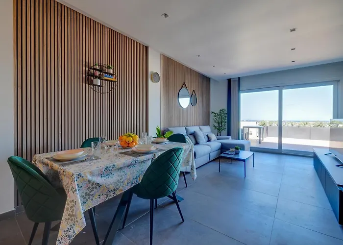 Luxury Penthouse With Terrace And Views