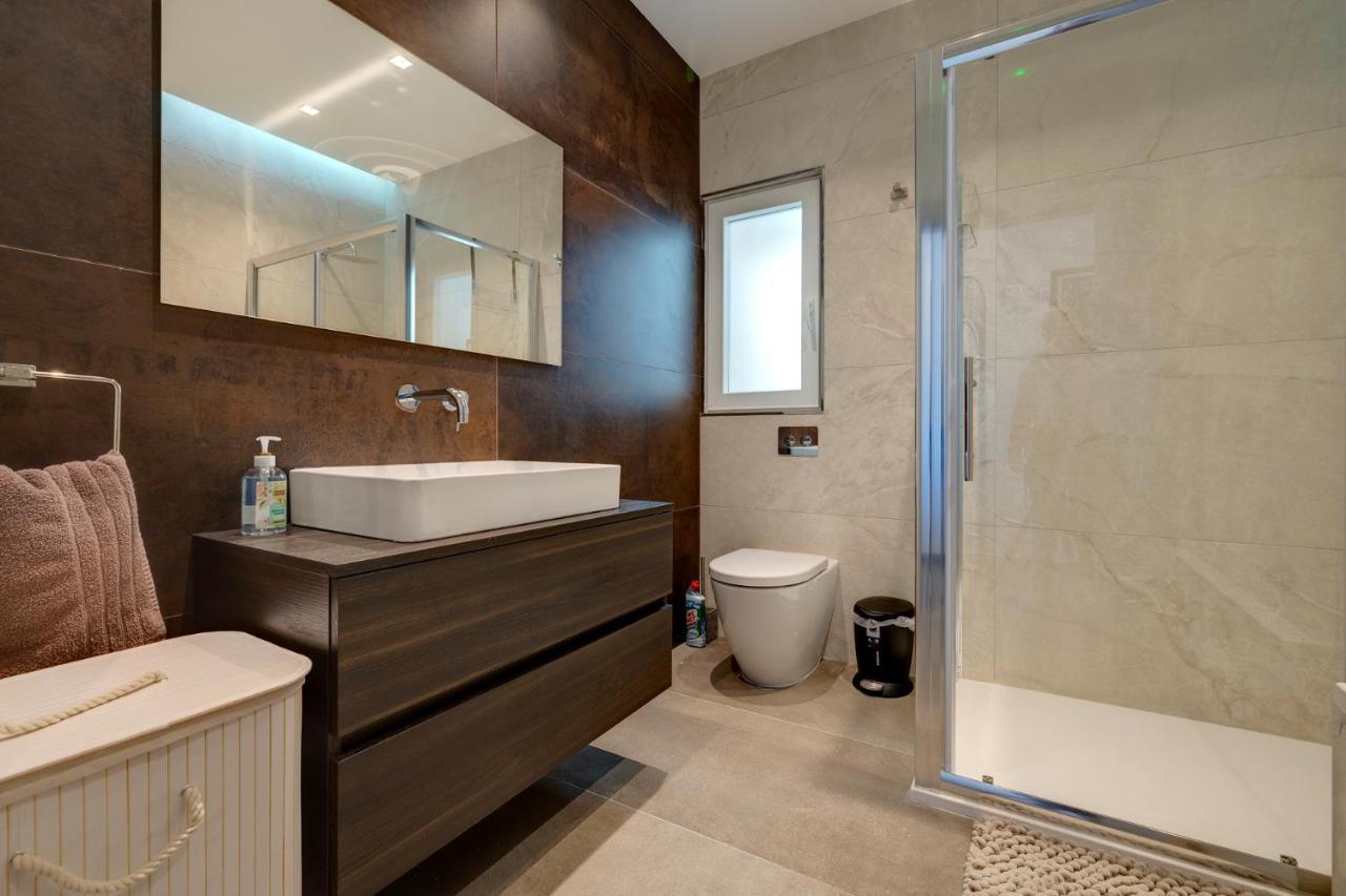 Luxury Penthouse With Terrace And Views Appartement San Ġiljan
